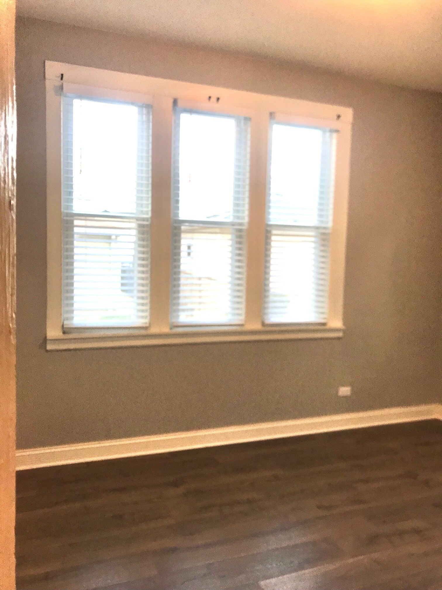 Private Enclosed Back Porch - 2727 N Hamlin Ave
