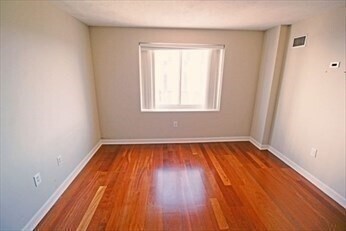 Building Photo - 8 Museum Way