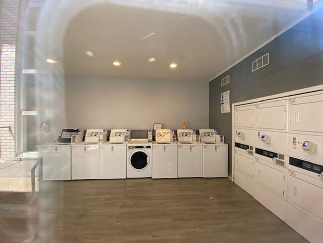 Building Photo - Walking distance to downtown Franklin and ...