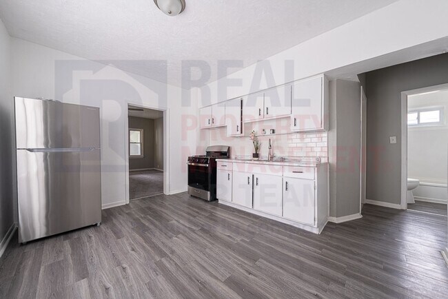 Building Photo - 1079 E 68th St