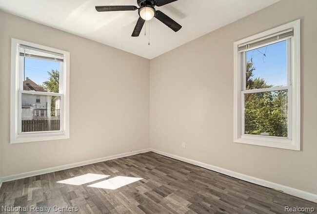 Building Photo - 1045 Casgrain St