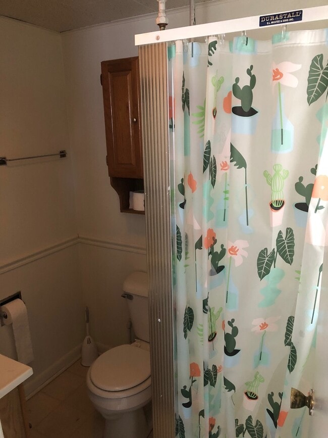 Building Photo - 4 Bedroom Available August 2026! Monthly r...