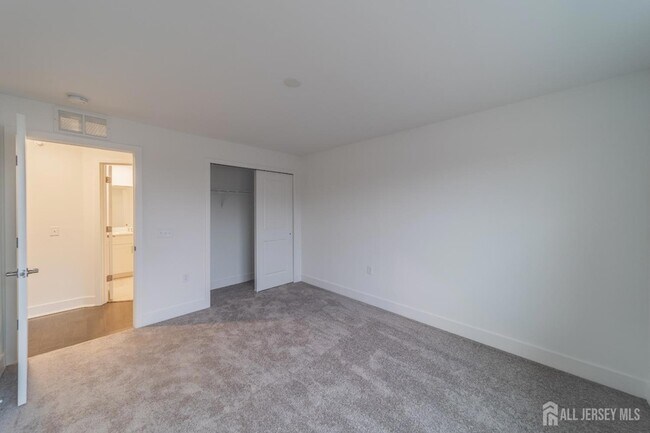 Building Photo - 135 Stoutsburg Blvd