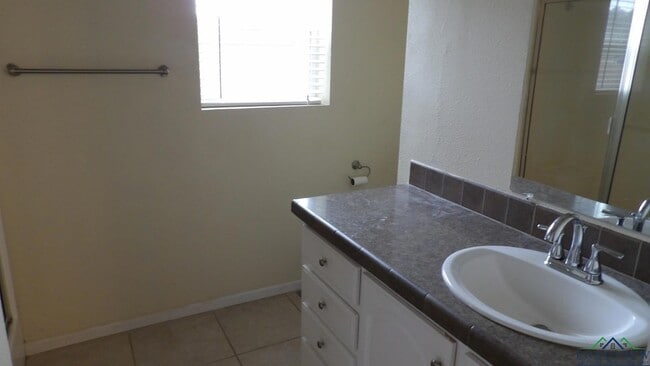 Building Photo - 268 Joy Ln