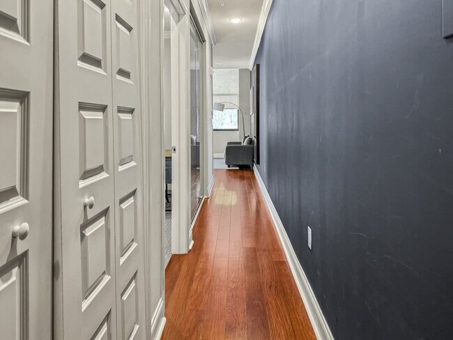 Building Photo - 1421 N 5th St