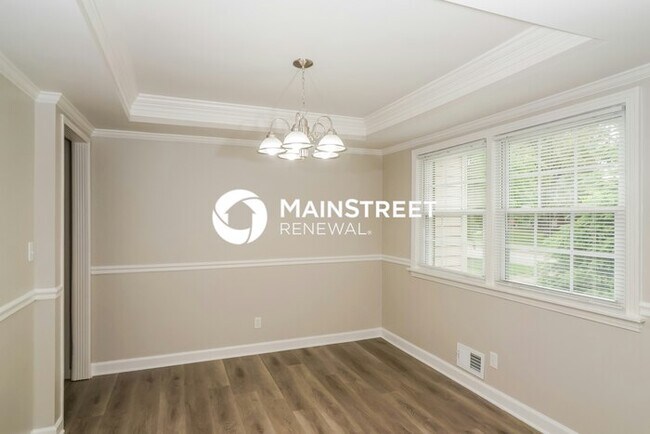 Building Photo - 3 Bedroom Pet-Friendly Home in Louisville, KY with Main Street Renewal