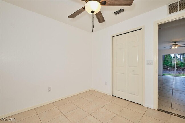 Building Photo - 3825 Hollycrest St