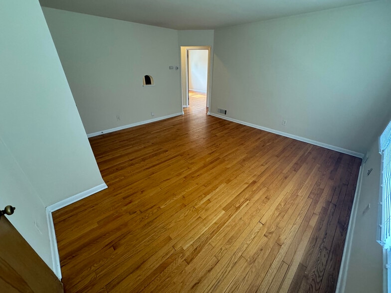 Building Photo - 401 Palomino Ln