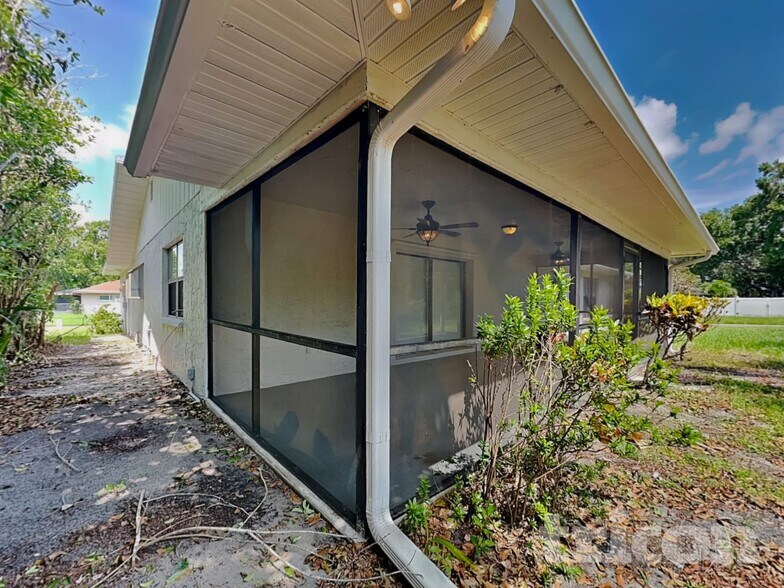 Building Photo - 4918 Ithaca Ln