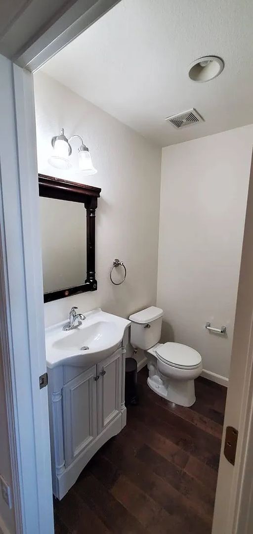 Building Photo - Modern Townhome in Prime San Mateo Location