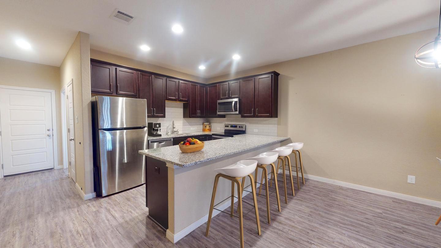 Building Photo - Stunning Ridgeview home close to North Star Mall