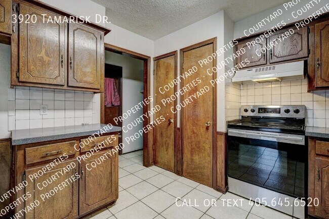 Building Photo - 3920 Tamarisk Dr