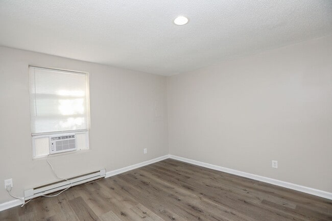 Building Photo - 1250 Pall Mall St