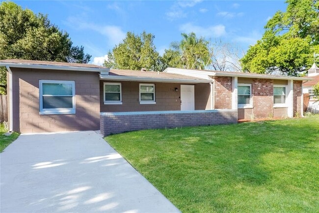 Building Photo - 913 Redwood Ct