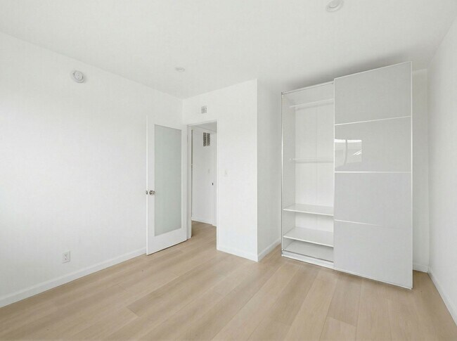 Building Photo - 337 Rexford Dr