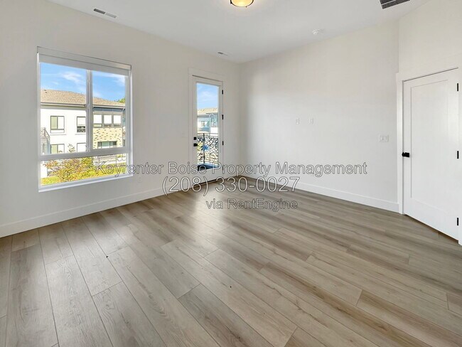 Building Photo - 281 S City Lgts Ln