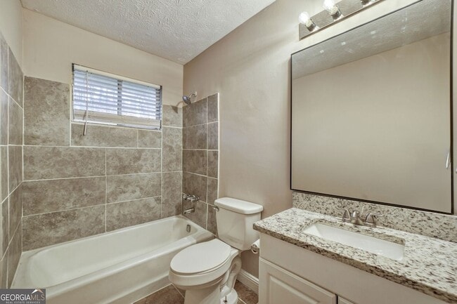 Building Photo - 642 Simone Way