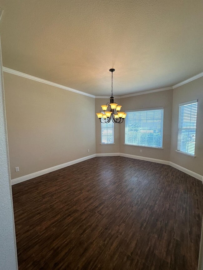 Building Photo - 4416 W Celeste Ave