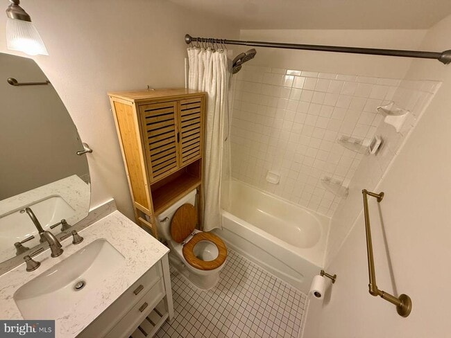 Building Photo - 345 Oakdale Pl NW