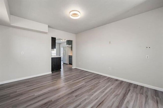 Building Photo - 3 Bed 2.5 Bath Home Available!