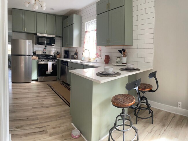 Building Photo - 158 N 59th St