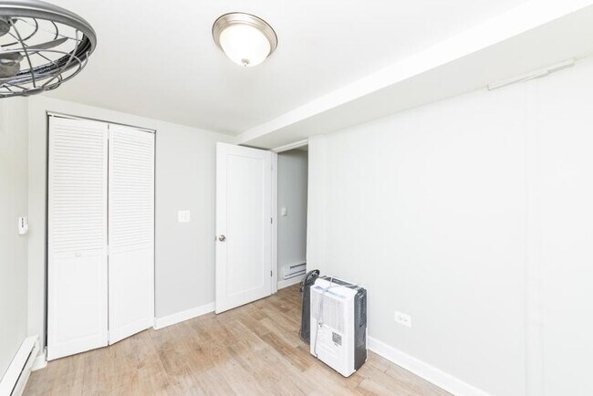 Building Photo - 2 bedroom in Chicago IL 60607