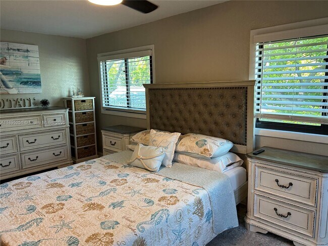 Building Photo - 1534 Monroe St