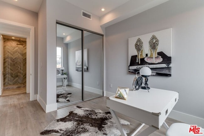 Building Photo - 4830 1/2 Pickford St