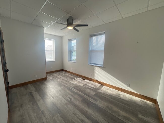 Building Photo - 902 9th St