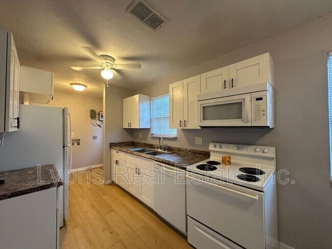 Building Photo - 4717 Douglas Ln