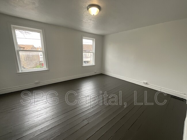 Building Photo - 489 Salem Ave