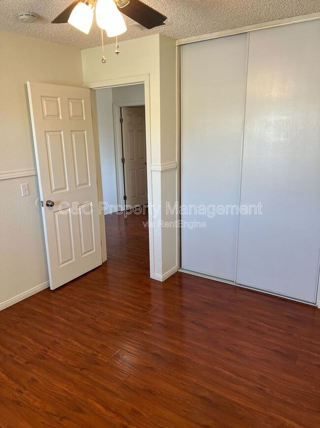 Building Photo - 1109 N Sandalwood Ave