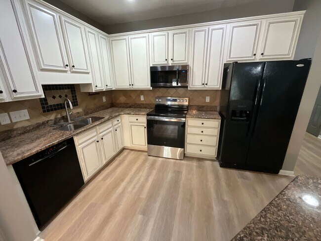 Building Photo - Immaculate 3 bedroom/2.5 bathroom in Tanner Woods!