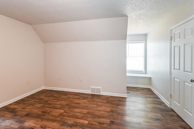 Building Photo - 5819 Garden Ridge Dr