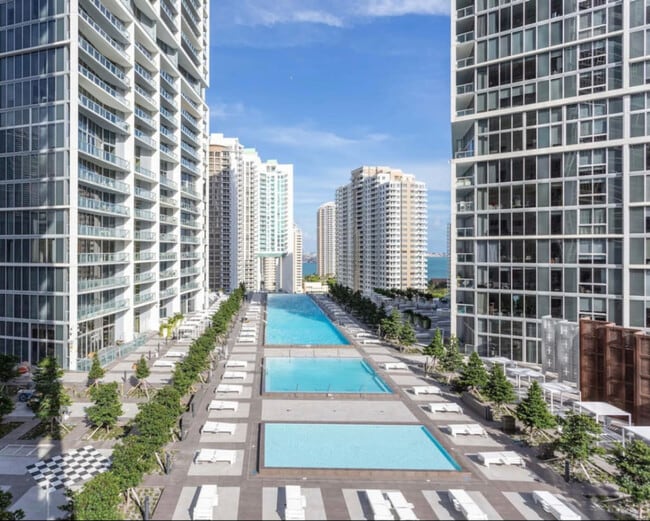 Building Photo - 485 Brickell Ave