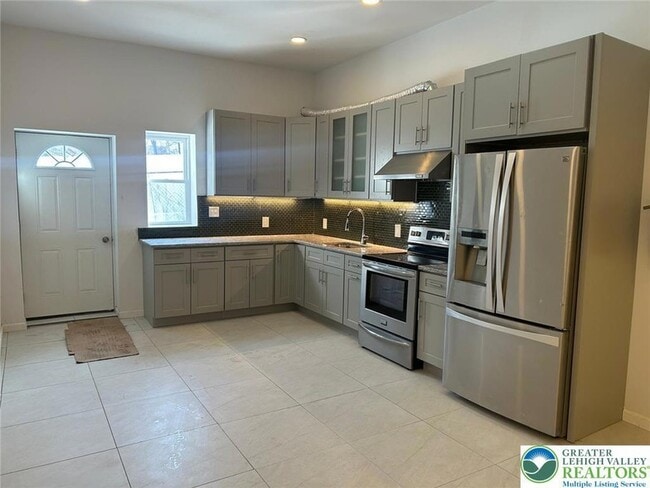 Building Photo - 134 S 3rd St