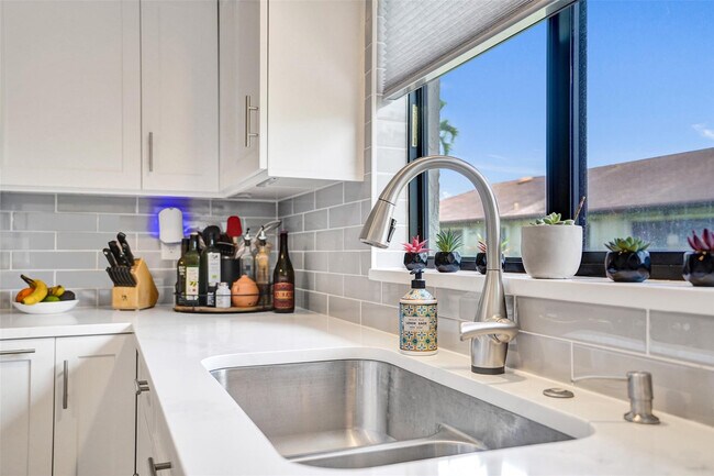 Building Photo - 4840 Greentree Ln