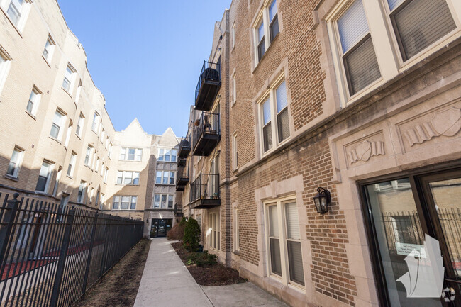 Building Photo - 4837 N Ashland Ave