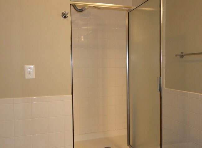 Building Photo - 12 Roxiticus Ct