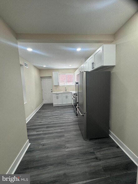 Building Photo - 459 High St