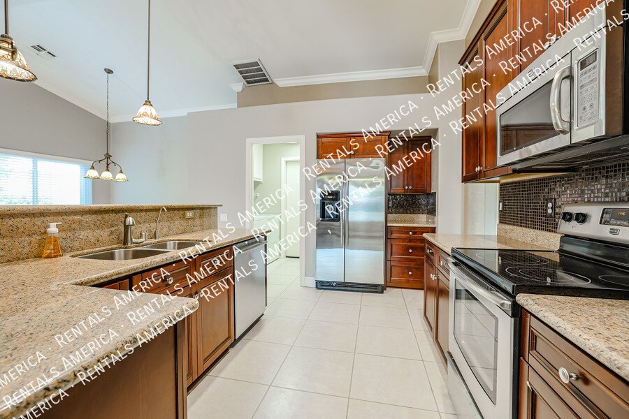 Building Photo - 6325 W Potter Dr