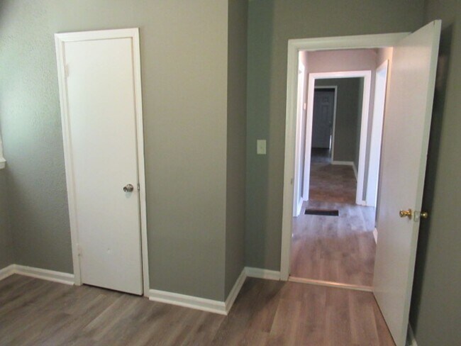 Building Photo - 36 Armstrong Dr