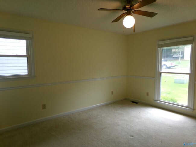Building Photo - 15010 Carlisle Dr SE