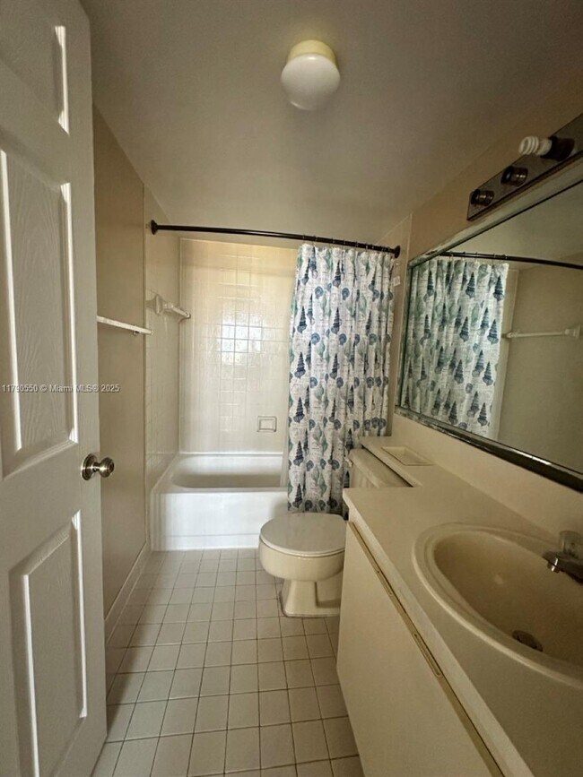 Building Photo - 8100 Geneva Ct