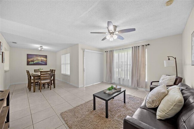 Building Photo - 2116 Cypress Bay Blvd