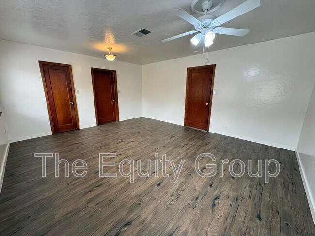 Building Photo - 309 W Noble Ave