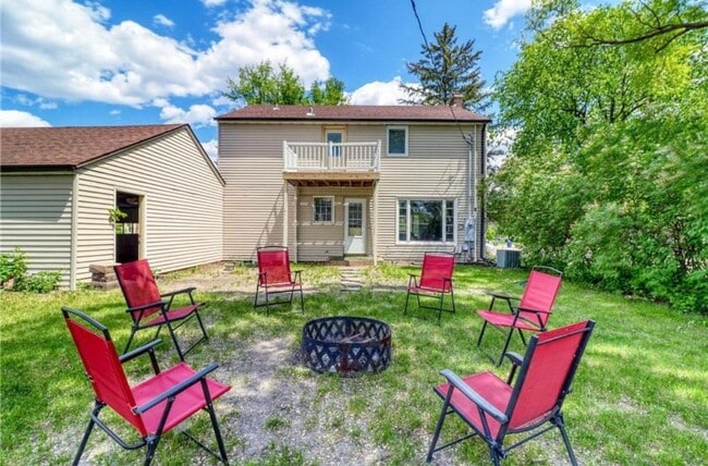 Building Photo - 5 bed 2 bath house close to Concordia and MSUM
