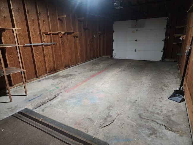 Building Photo - 706-708 N. Hawthorne Dr.