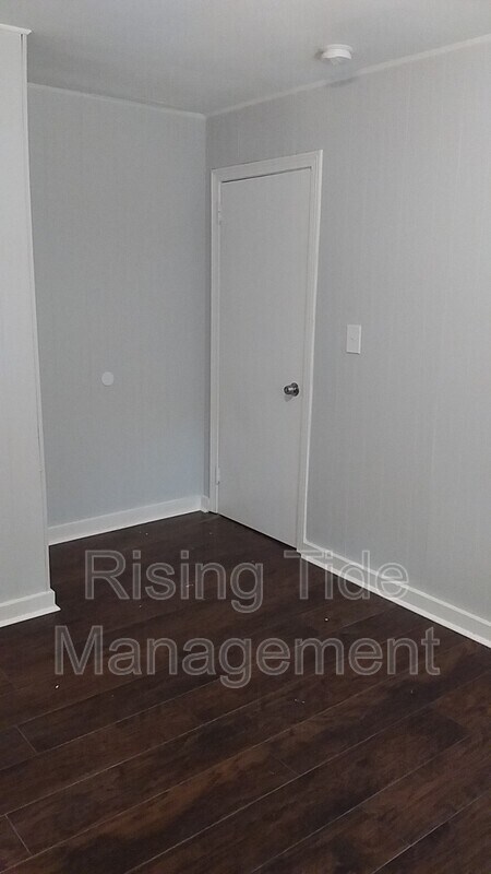 Building Photo - 1909 16th Ave N