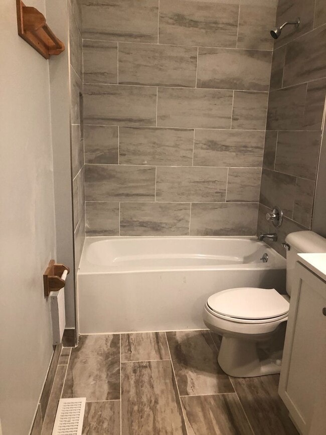 Building Photo - 239 N Tacoma Ave